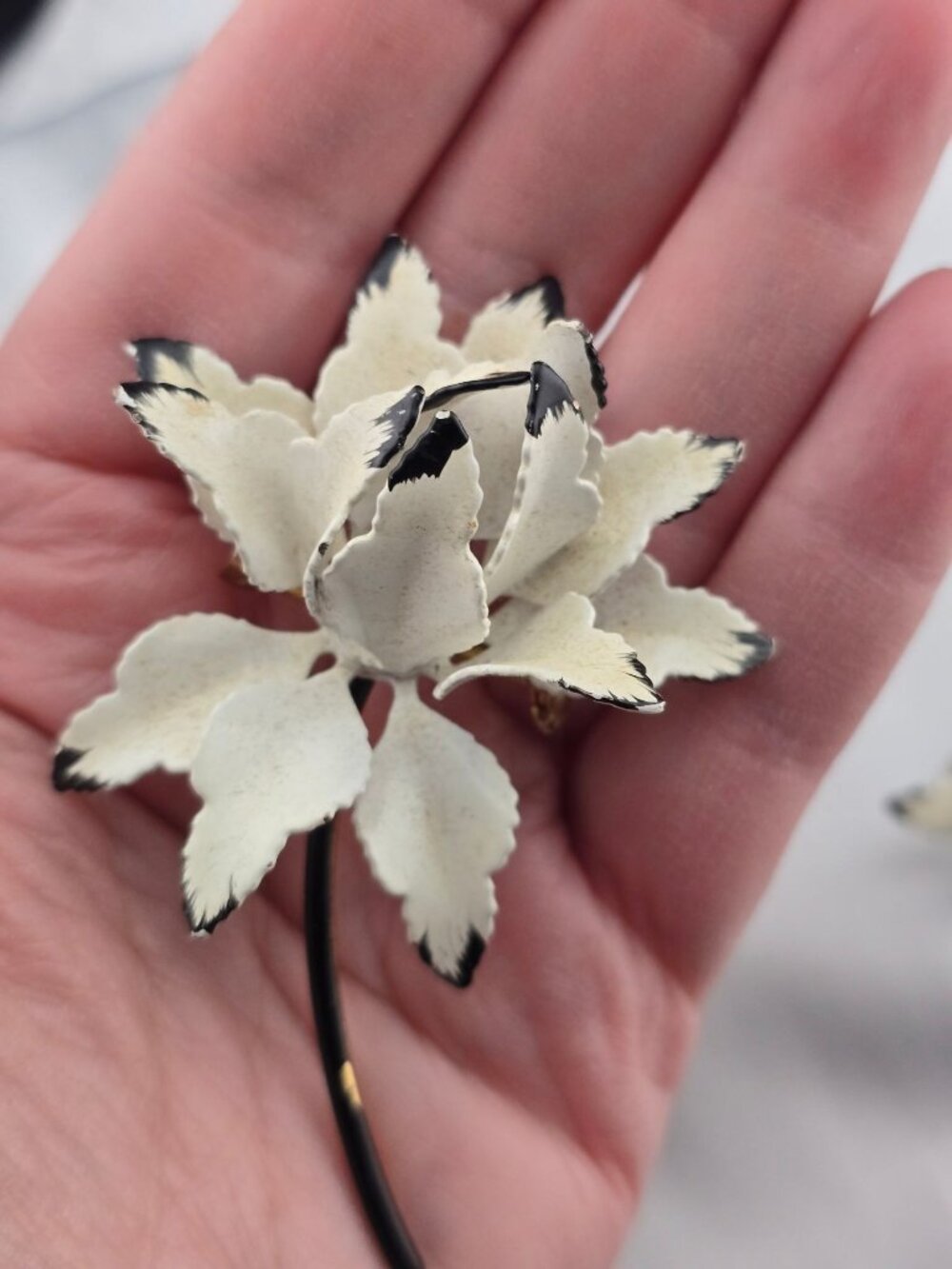 Vintage White & Black Enamel Flower Brooch Matching Clip-On Earrings Set READ - Picture 3 of 12